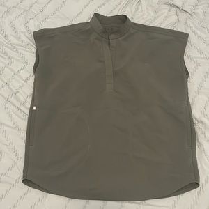 FIGS Rafaela scrub top in XXS color Sea moss